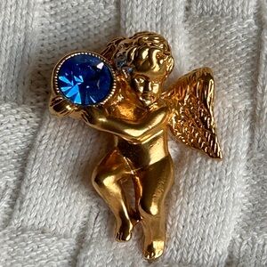 Avon Gold Tone Cherub Brooch with Blue Crystal (4)